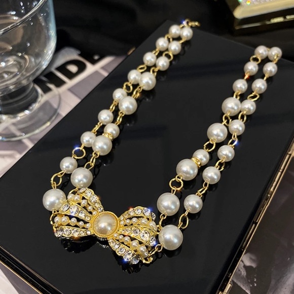 🌟 Gorgeous Golden Bowknot Rhinestone Pearl Choker - Picture 2 of 5